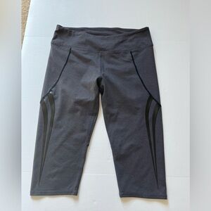 Fabletics Charcoal Gray with Black Stripe Athletic Capris Size Medium
